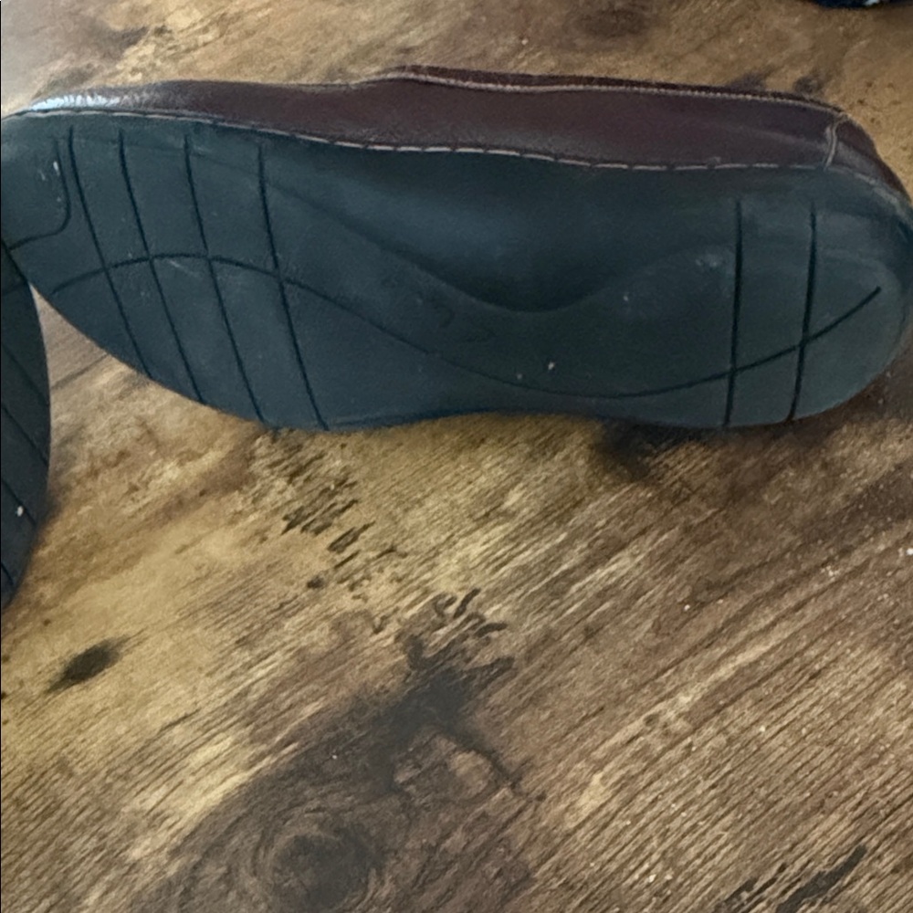 Clarks Women's Croc-Embossed Brown Loafers - Picture 7 of 8